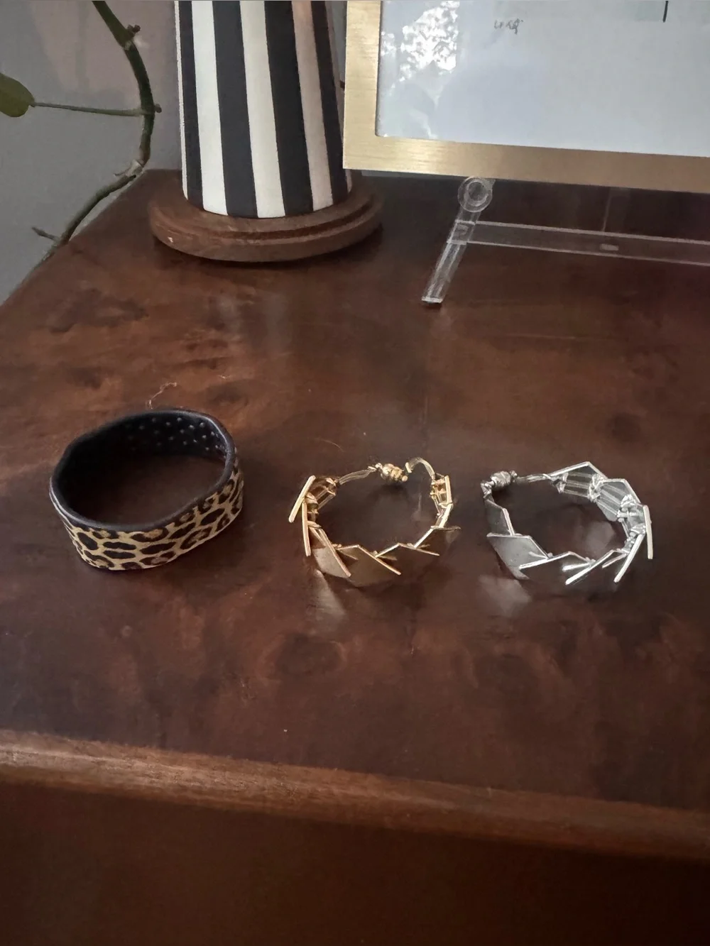 PONY-O bundle hair tie and metallic hair jewelry